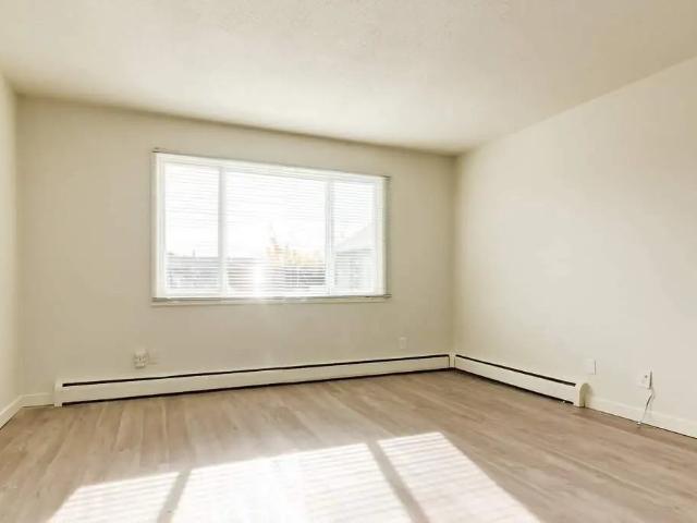 Royal Oak 2 Bedroom Apartment for Rent at 8411 119 Ave Nw, Edmonton, AB T5B 0W3 Eastwood