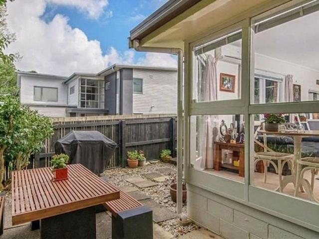 royal oak, 2 bedrooms