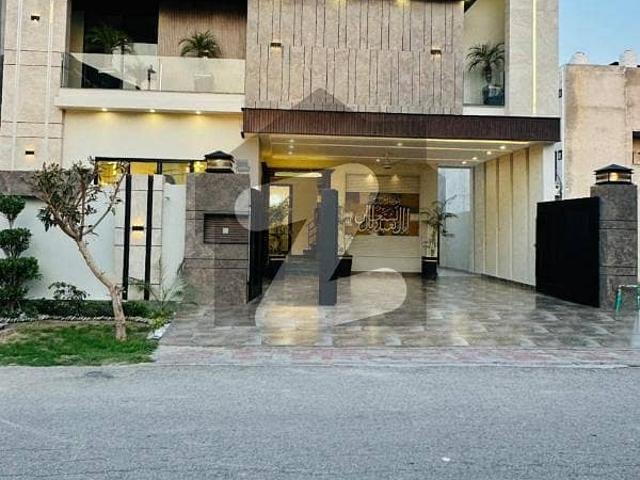Royal Orchard Multan Sleek Ultra Modern 12 Marla Ideal Location House