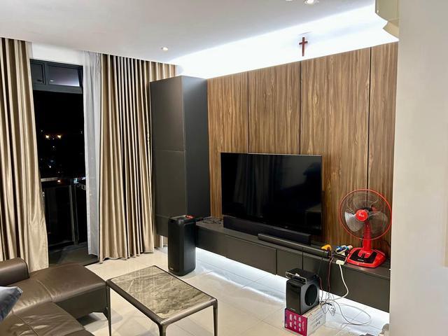 Royal Richmond Condominium For Sale 2 Bed 2 Bath 852 sqft