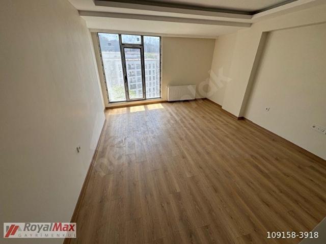 ROYALMAX'DAN ANA CADDE VE METRO YAKINI 5.KAT 2+1 85M