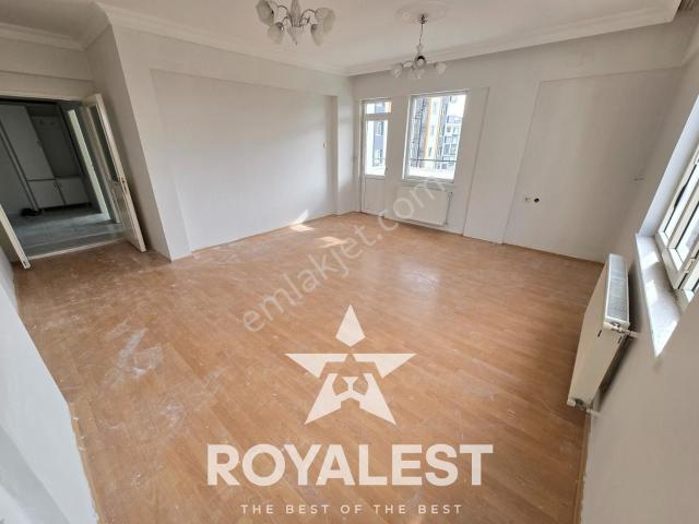 Royalest'ten Tramvay Yanı Cadde Üstü Ebeveyn Banyolu Site Arakat