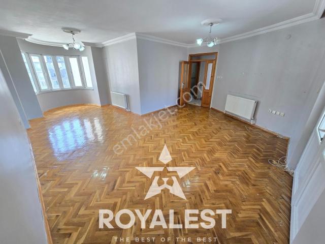 Royalest'ten Tramvay Yanı Cadde Üzeri Site İçi Arakat Geniş 3+1
