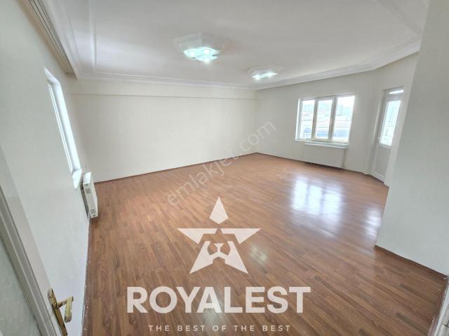 Royalest'ten Tramvaya Sıfır Ara Kat Site İçi Geniş Ve Ferah 3+1