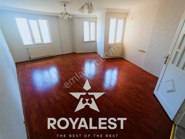 Royalest'ten Tramvaya Sıfır Cadde Üstü Geniş Ve Önü Açık 3+1