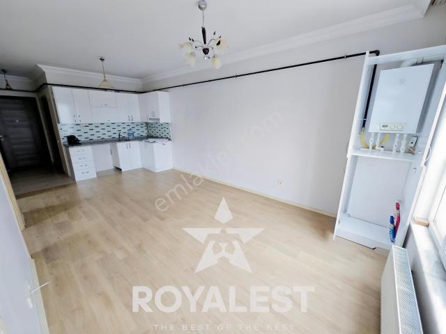 Royalest'ten Abdülhamit Han'da Cadde Üstü Site İçi Ara Kat 2+1