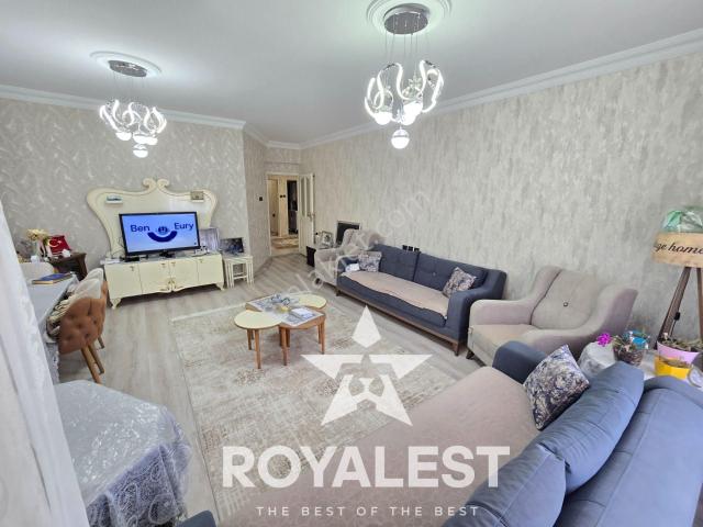 Royalest'ten Şahintepe Cadde Üstü Önü Açık Site İçi Ara Kat 3+1