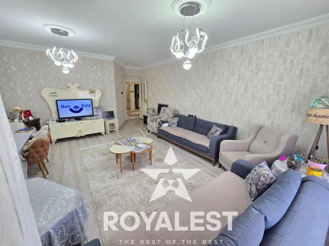 Royalest'ten Şahintepe Cadde Üstü Önü Açık Site İçi Ara Kat 3+1