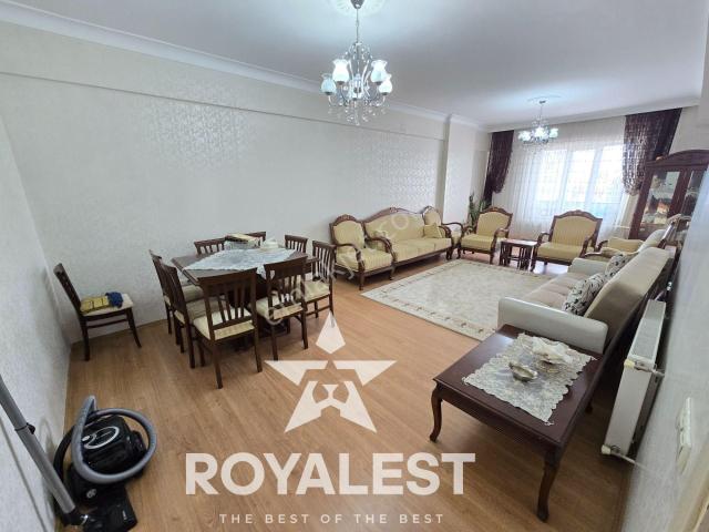 Royalest'ten Cadde Üstü Ara Kat Site İçi Bakımlı Ve Geniş 3+1