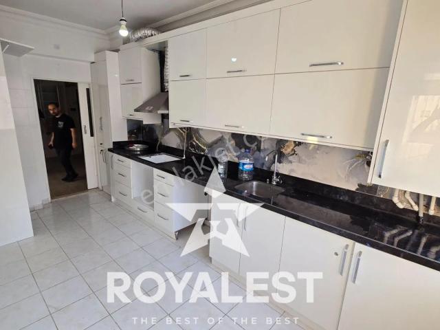 Royalest'ten Cadde Üstü Arakat Siteiçi 2 Cam Balkonlu Geniş 3+1