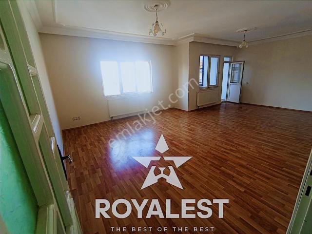 Royalest'ten Garajlı Siteiçi Arakat 3 Cam Balkonlu Ebeveyn Banyo