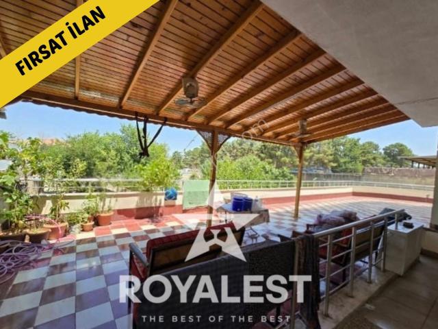 Royalest'ten Geniş Teraslı Ebeveyn Banyolu Merkezi Konumda Acil
