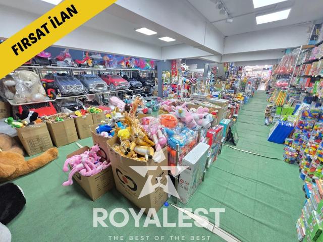 Royalest'ten Karataş'ta İşlek Cadde'de İskanlı Geniş Ön Cepheli