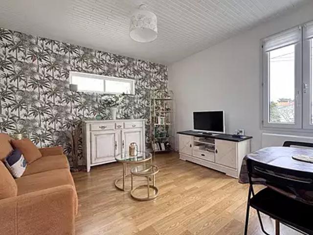 Royan 17200 Achat / Vente appartement 2 pièces t2 au dernier étage cave