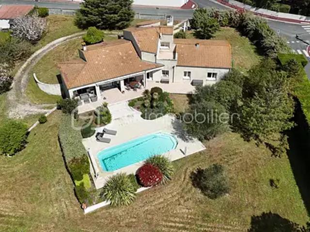 Royan 17200 Achat / Vente maison 8 pièces t8 piscine terrasse