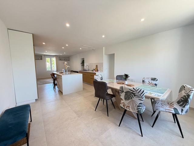 Royan. Appartement lumineux et récent, proche marché et plage