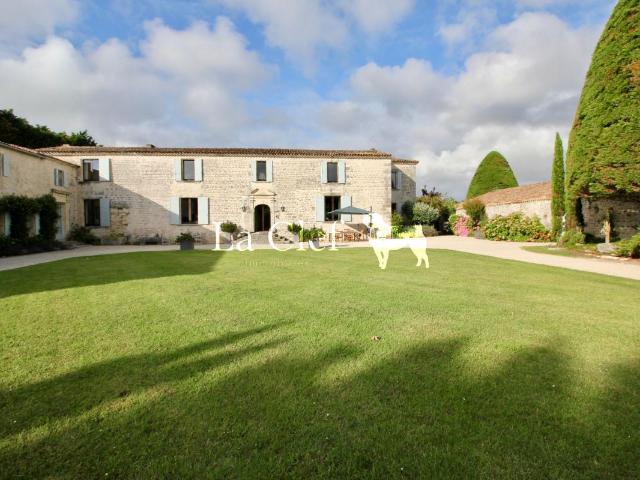 Royan Demeure 660M² A Etage Terrain 3.6 Hectares, Calme, Dep. 660m² Chaillevette