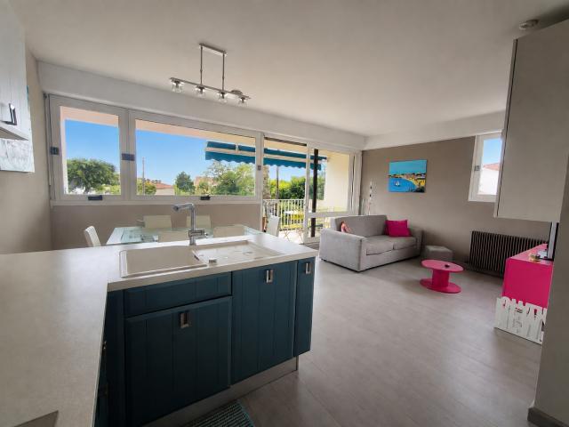 ROYAN ENTRE LES QUARTIERS DU PIGEONNIER ET DE PONTAILLAC 350 M PLAGES BEL APARTEMENT T3 LUMINEUX