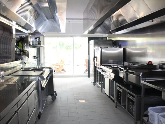 ROYAN HOTEL RESTAURANT MURS COMMERCIAUX