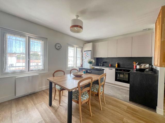 ROYAN HYPER CENTRE VILLE APPARTEMENT T3 AU DERNIER ETAGE