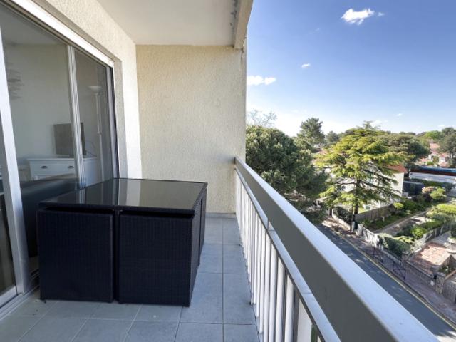 ROYAN QUARTIER DU PARC STUDIO AVEC TERRASSE DERNIER ET