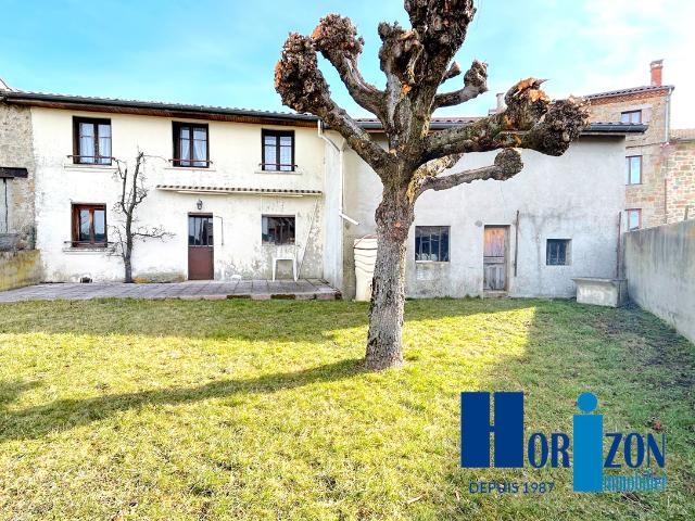 ROZIER COTES D'AUREC MAISON DE VILLE AVEC JARDIN + GRAND HANGAR + VUE DEGAGEE