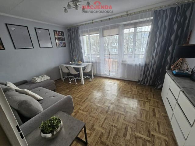 Rozkładowe 2 pokoje z balkonem, do odświeżenia