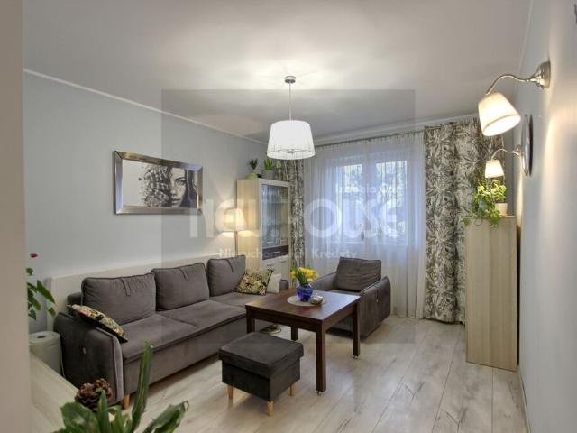 Rozkładowe 2 pokoje z pełnym wyposażeniem i zielonym podwórkiem