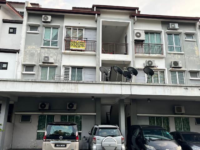 RM1000 booking Renovated Townhouse Taman Tropika 2
