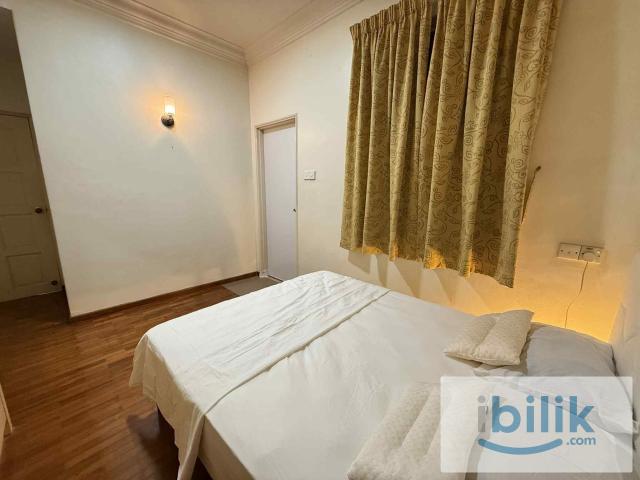 RM1200 Middle Room with Attached Bathroom for Rent Walking distance to CIQ