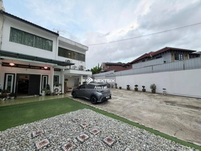 RM299K。要双层 要Freehold 要厨房Extend 要厨房台面 要全屋SPC地板 要Plaster Ceiling 要LED灯 老板……还真的有一间️ #Pontian #TamanSriAman 双层廉价屋 14×55【3房1厕】Freehold️ 买了不用再装修，轻松入住