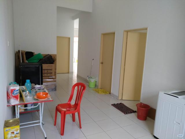 RM400 All Negotiable Kulai indahpura, fully furnish mediumroom and include bill