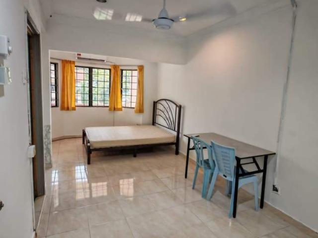 RM50 low booking feeBig Medium Room with balcony10 Mins to Sunway Pyramid