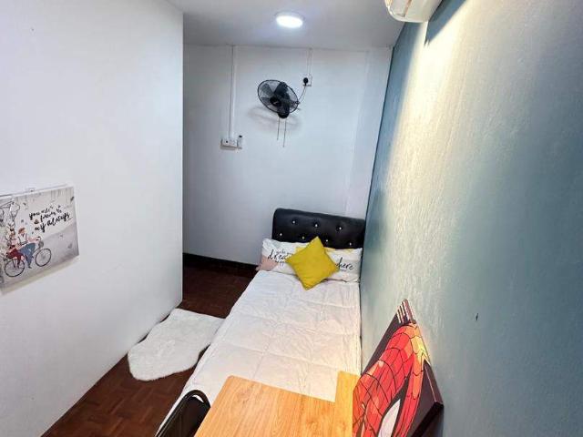 RM650 For Attached Link Bathroom / Free Utilities / SS2 / Walking to LRT Taman Bahagia / SS2 / Petaling Jaya