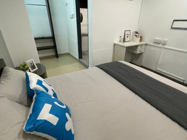 Rm 300 Deposit Fees ONLY Super Nice Master Room Private Bathroom at Taman Pelangi, Johor Bahru