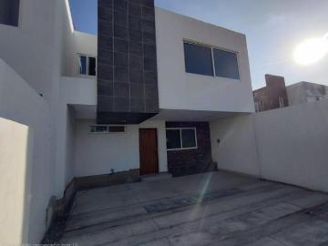 RMC CASA NUEVA EN VENTA SOBRE AVENIDA CALZADA NAVARRA, EN ALCAZAR RESIDENCIAL