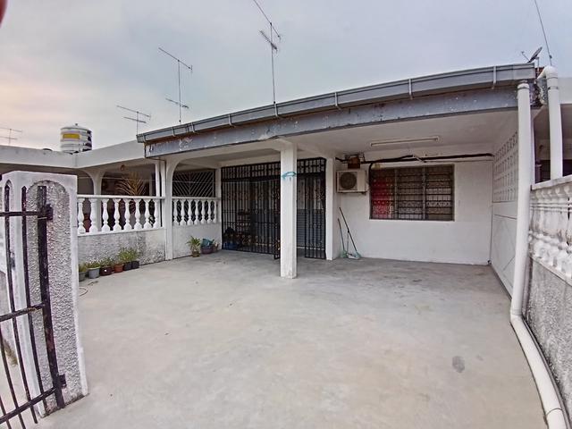 Rmh Teres Cantik Siap RENO Penuh Dekat Kedai Kat Tmn Kluang Baru Klg