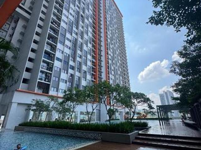 RR2 3R2B High Floor Corner Unit Direct to Owner Move in Now