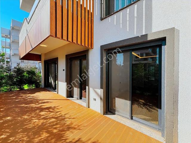 Rw Akar / Lilyum Park Sitesi'nde 30 M2 Bahçeli 2+1 Köşe Daire