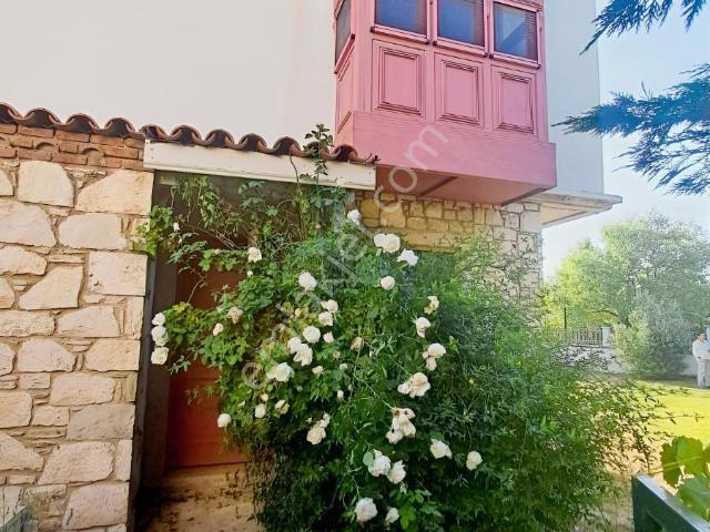 Rw Akar'dan Urla Kuşçularda Huzurlu Bir Yaşam İçin Satılık Villa