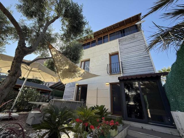 Rw Akar'dan Urla Zeytinalanı Müstakil Bakımlı Huzurlu 3+2 Villa