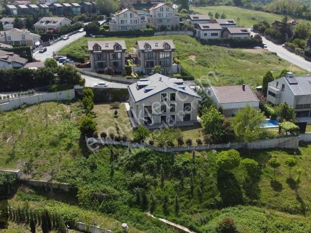 rw Perfect*zekeriyaköy Merkezde Kiralık 3+2 Odalı İkiz Villa