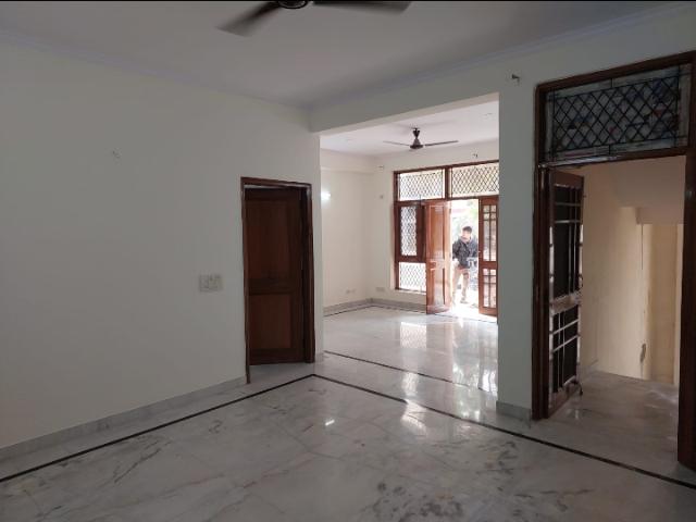 RWA Apartments 6 Bedroom 250 Sq. Mt. Independent House in Sector 31 Noida Listing ID: #9481