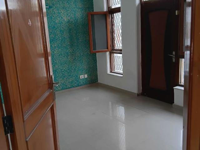 Rwa Apartments Sector 39 Noida 5 Bedroom 220 Sq. Mt. Independent House in Sector 39 Noida Listing ID: #10234