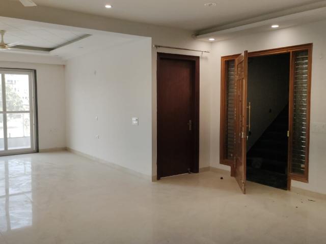 RWA Residential Society 3 Bedroom 300 Sq. Yd. Apartment in Sector 40 Gurgaon Listing ID: #10002