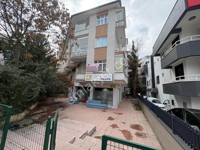 Rwuğurlu'dan Büyükesat Saniye Sokak,boş Köşe Konum Kombili 3+1