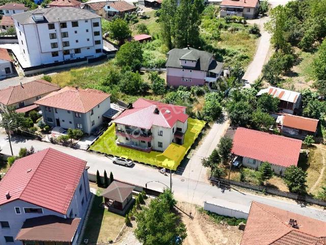 Ruşen Aydın Gyd'den Kaynaşlı Merkezde Satılık Komple Mülk