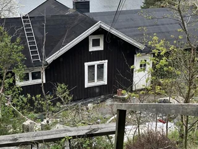 Rum i hus från 1920 talet på sjötomt vid Skurusundet