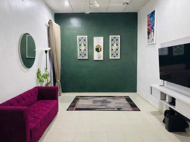 Rumah 1 Tingkat cantik dan selesa di Parit Raja