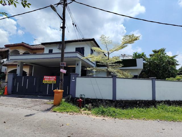 Rumah 2 tingkat corner lot besar renovated